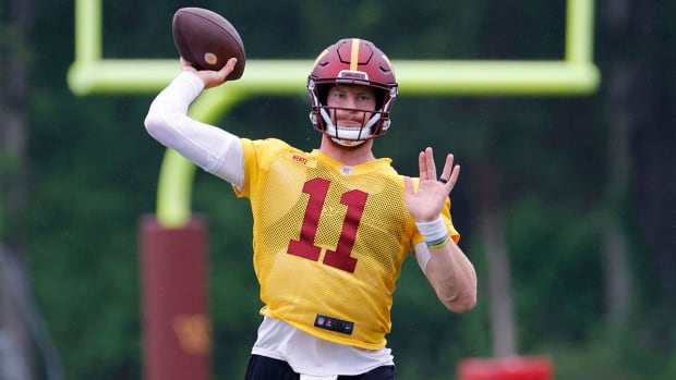 Commanders QB Carson Wentz